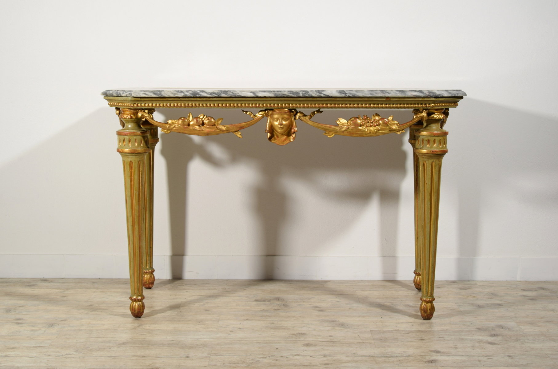 Consolle neoclassica in legno intagliato, laccato e dorato con piano in marmo, Italia, XVIII secolo